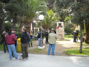 Commemorazione dei fratelli Biondi da parte di alcuni cittadini foggiani in occasione della festa della Liberazione il 25 aprile 2009