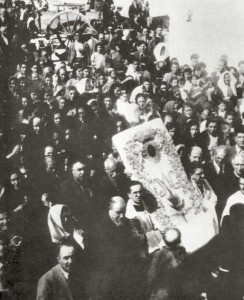 La Madonna dei Sette Veli arriva a San Marco in Lamis scortata dai fedeli