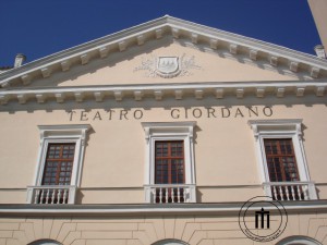 Alla morte di Umberto Giordano, il teatro fu intitolato all'illustre musicista foggiano