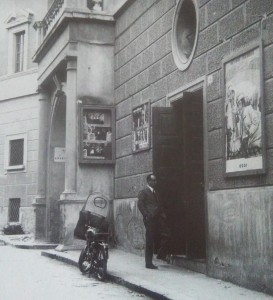 Sala Monsignor Farina in via campanile . 1962