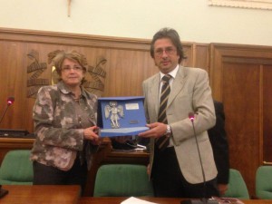 Alberto Mangano premiato dal vice presidente della Provincia, avv.Billa Consiglio