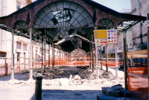 Nel luglio del 2000 cominciò la demolizione del mercato