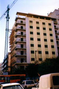 1998 - trasformazione dell'albergo in un edificio per abitazioni ed uffici