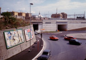 In questa foto del 1987 si vede il nuovo sottovia a corsie separate