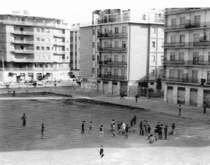 Questa era Piazza Padre Pio negli anni '70. Tale area, chiamata allora "Il triangolo", veniva presa d'assalto dai ragazzini che là si sfrenavano a giocare partite di calcio organizzando tornei amatoriali